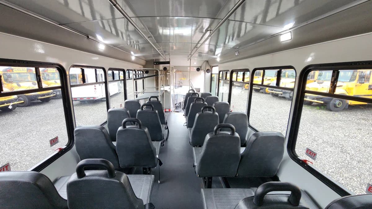 2019 F-550 ADA A/C Shuttle Bus - Image 19