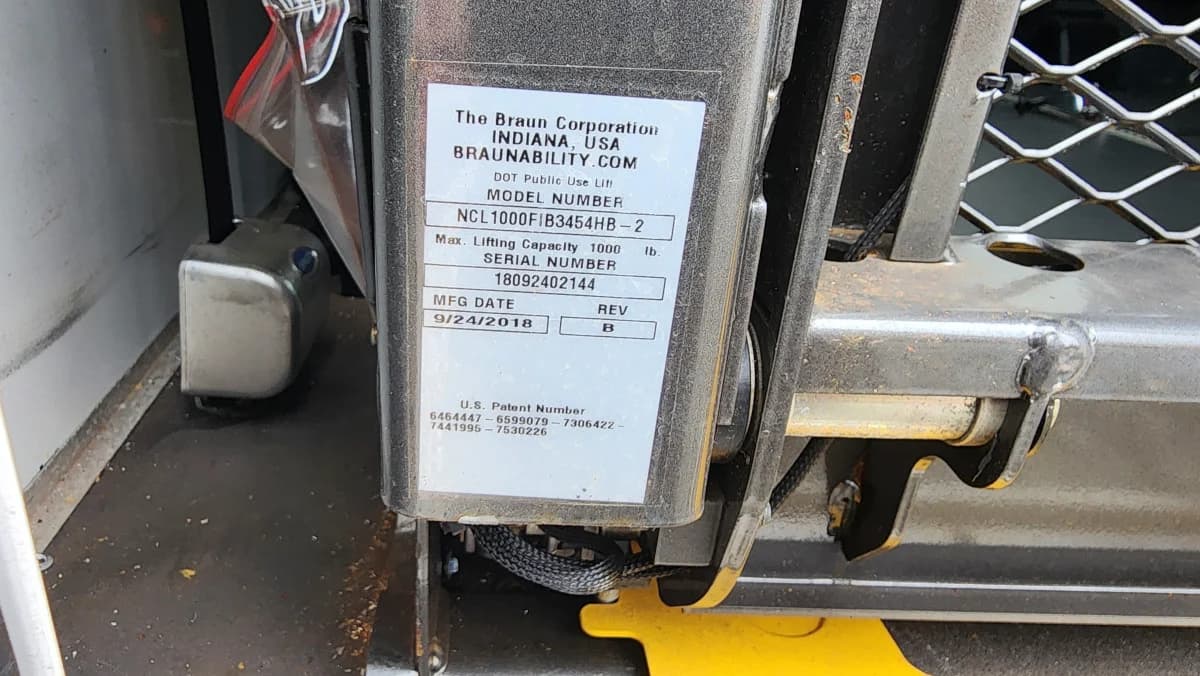 2019 F-550 ADA A/C Shuttle Bus - Image 20