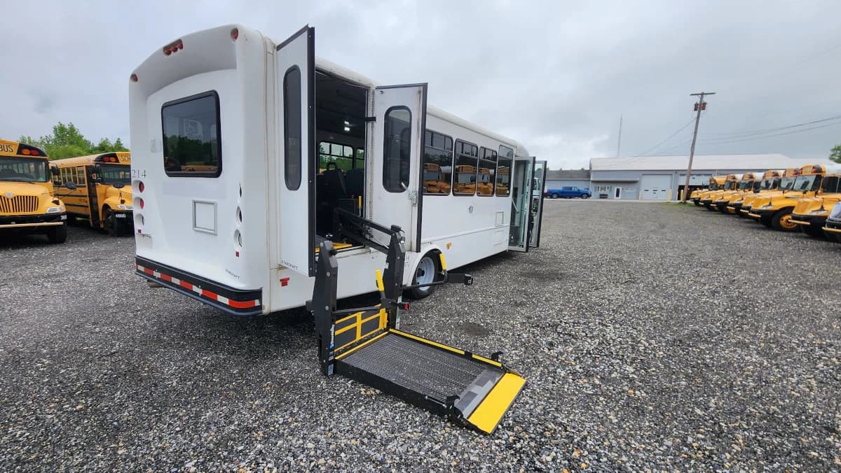 2019 F-550 ADA A/C Shuttle Bus - Image 24