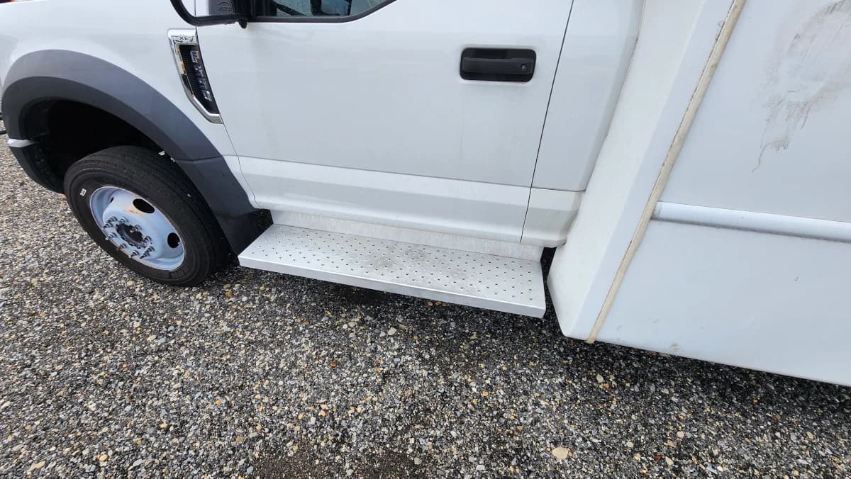 2019 F-550 ADA A/C Shuttle Bus - Image 26