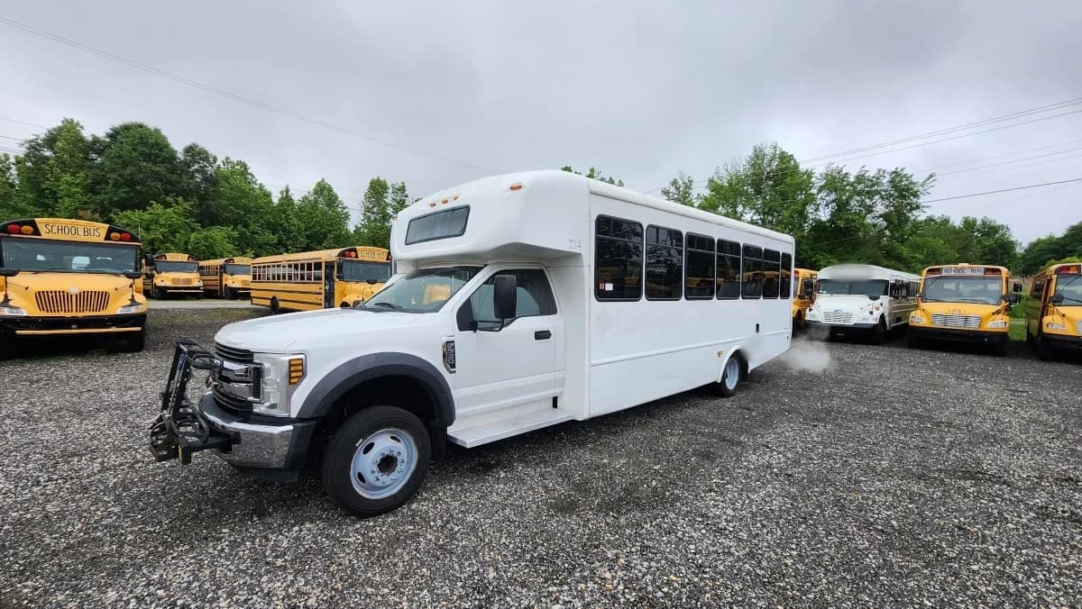 2019 Ford F-550 bus