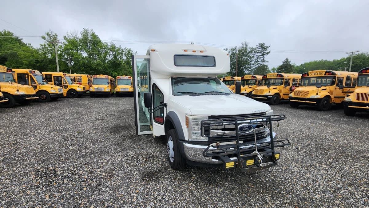 2019 F-550 ADA A/C Shuttle Bus - Image 29