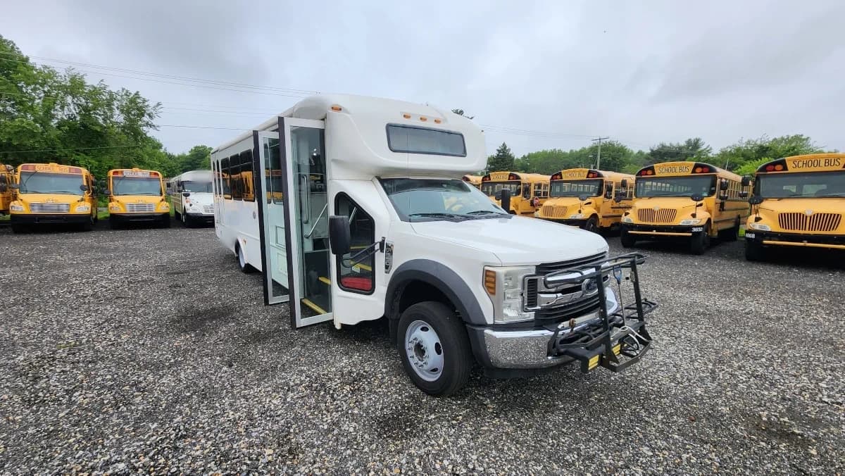2019 F-550 ADA A/C Shuttle Bus - Image 30