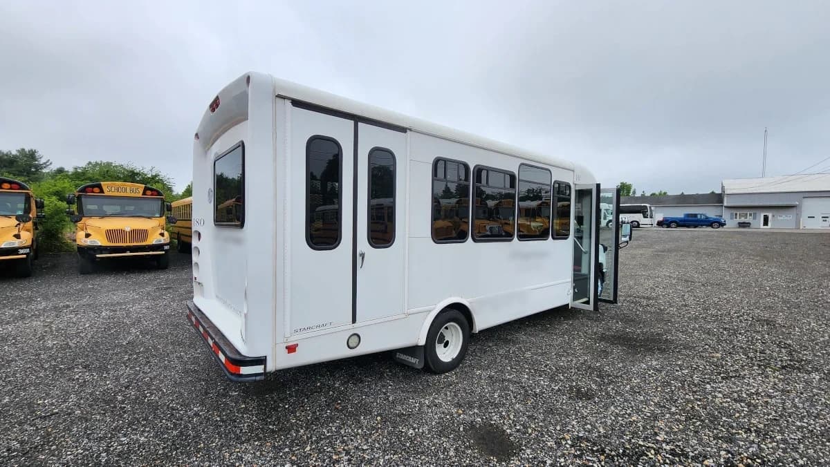 2016 Ford E-450 Starcraft ADA Shuttle - Image 31