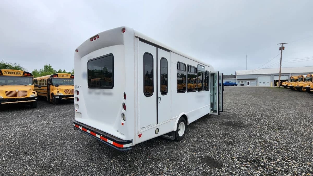2016 Ford E-450 Starcraft ADA Shuttle - Image 3