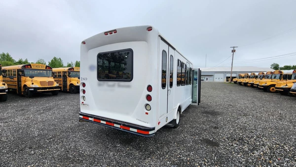 2016 Ford E-450 Starcraft ADA Shuttle - Image 32