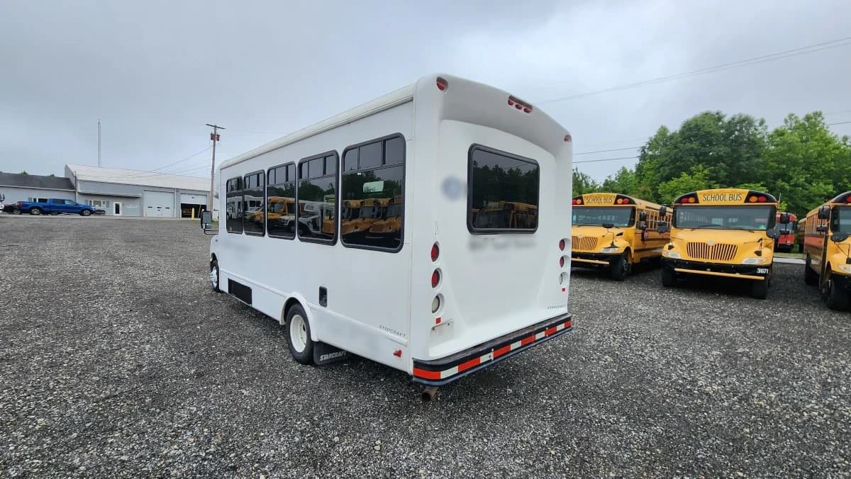 2016 Ford E-450 Starcraft ADA Shuttle - Image 4