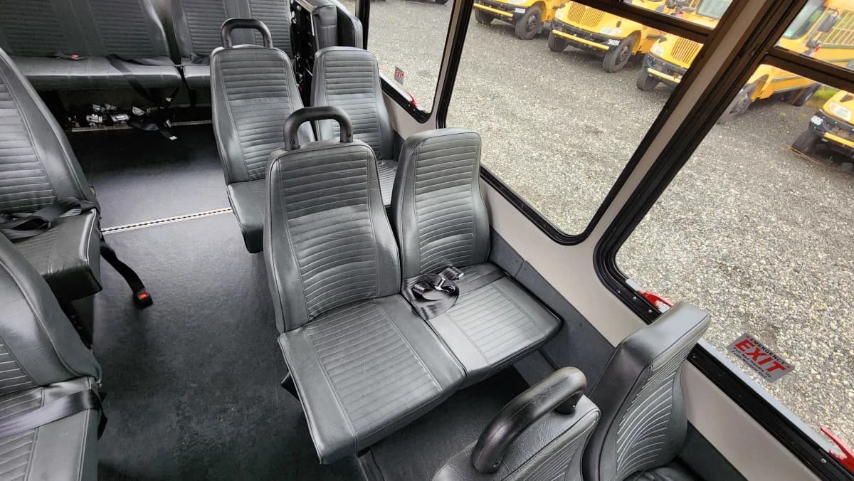 2016 Ford E-450 Starcraft ADA Shuttle - Image 11