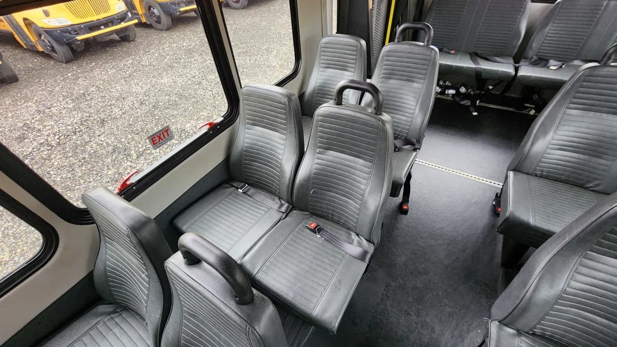 2016 Ford E-450 Starcraft ADA Shuttle - Image 12