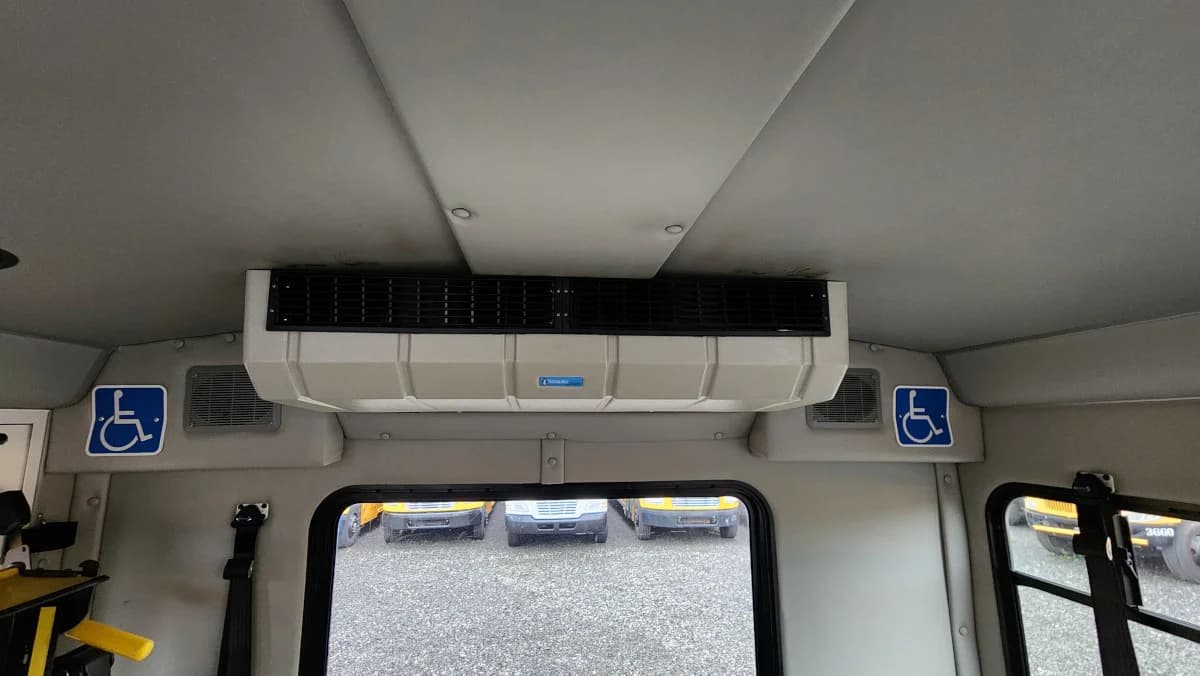 2016 Ford E-450 Starcraft ADA Shuttle - Image 17
