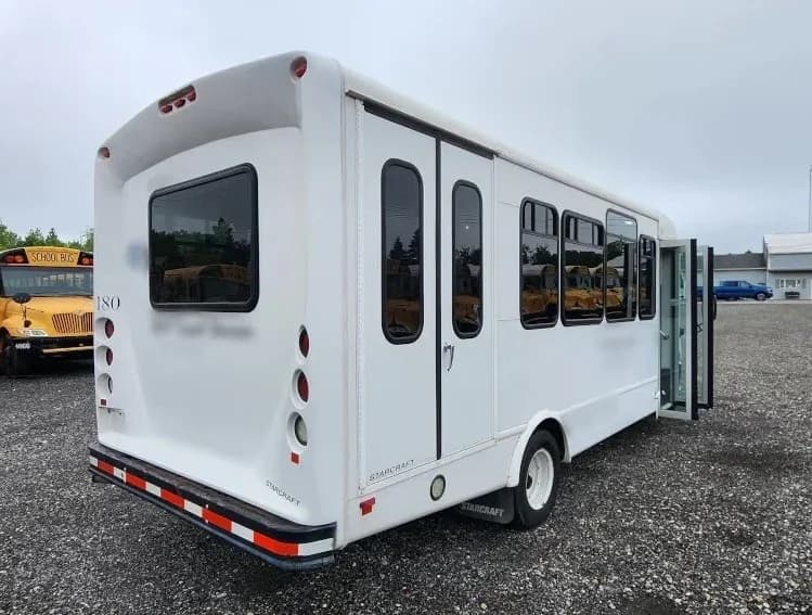 2016 Ford E-450 Starcraft ADA Shuttle - Image 4