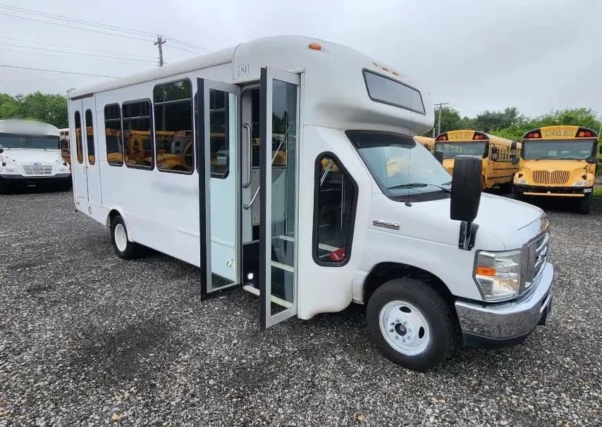 2016 Ford E-450 bus