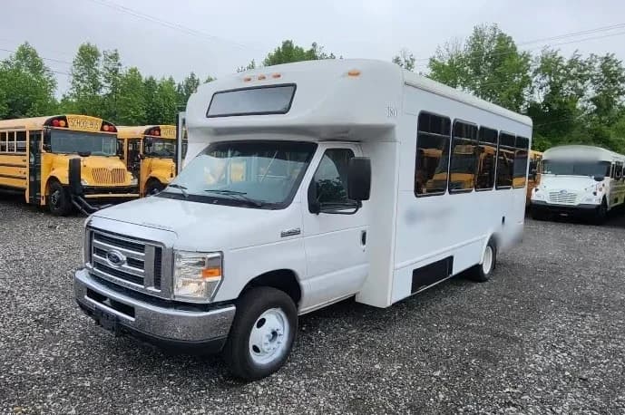 2016 Ford E-450 Starcraft ADA Shuttle - Image 20