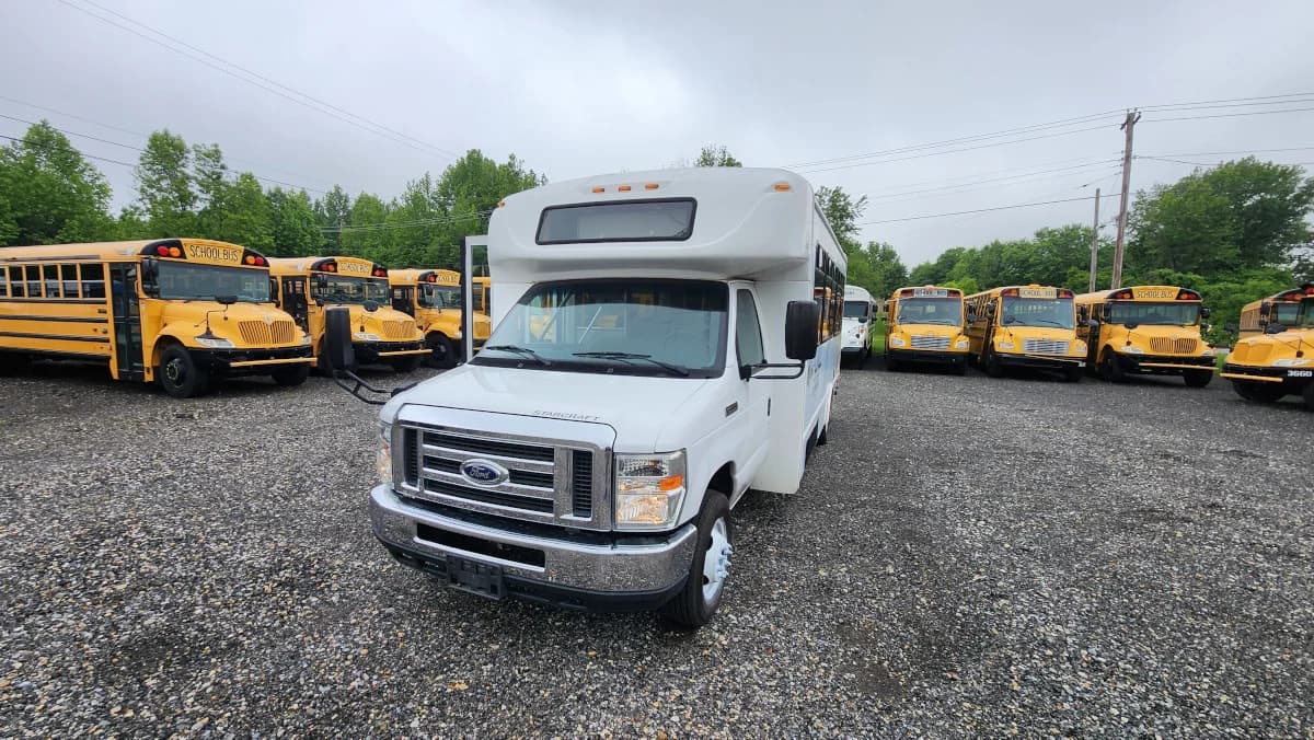 2016 Ford E-450 Starcraft ADA Shuttle - Image 28