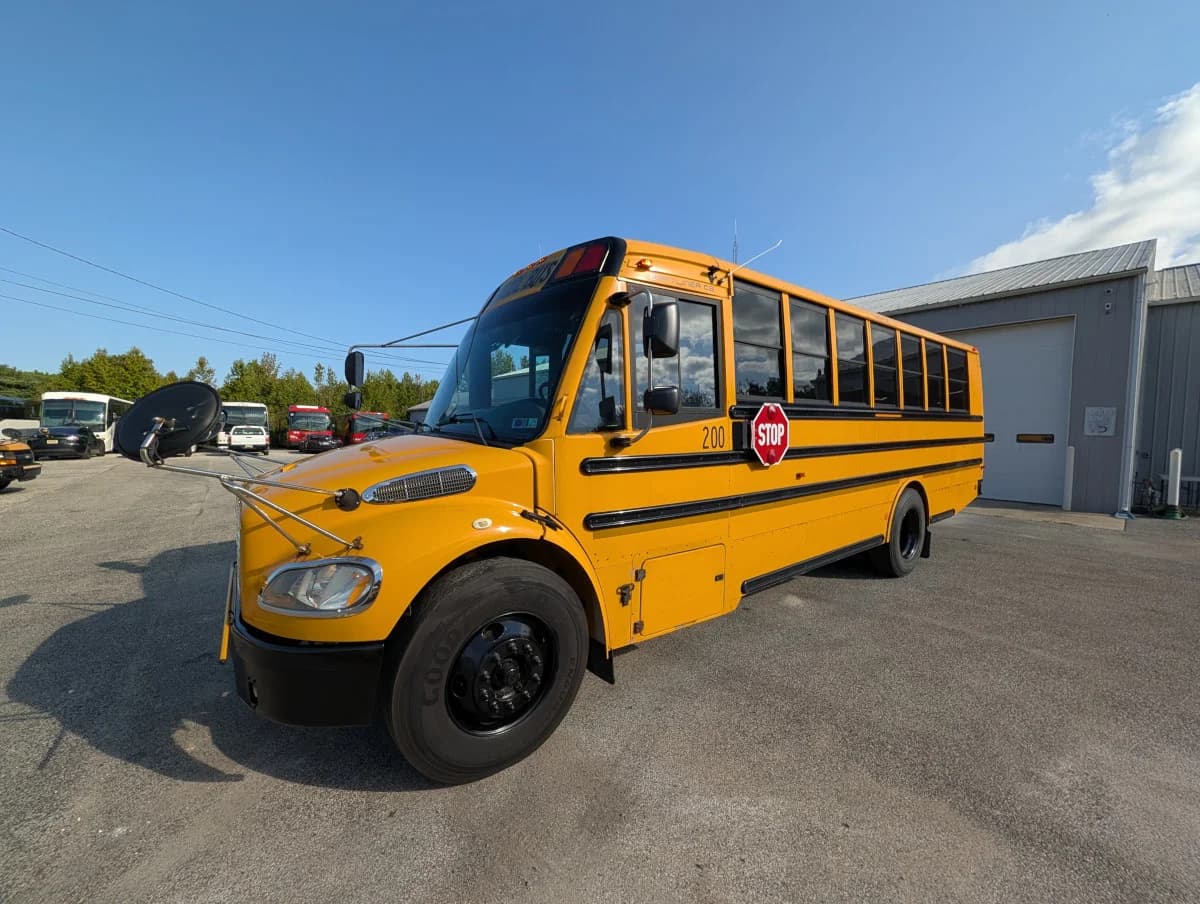 12 AVAILABLE THOMAS C2 48P - Image 1