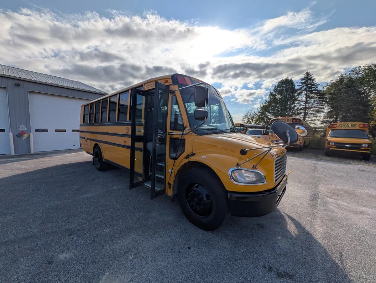 12 AVAILABLE THOMAS C2 48P - Image 17