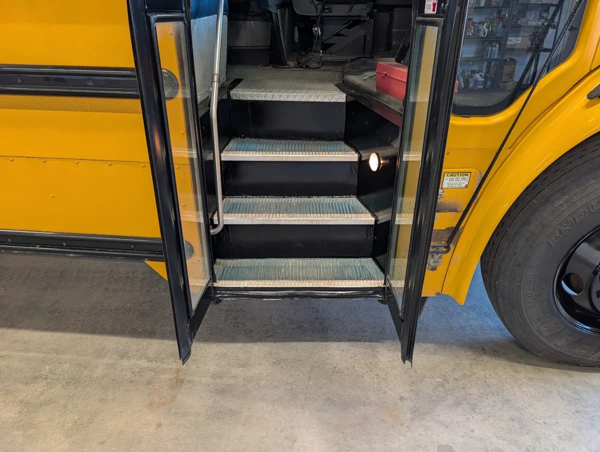 2018 Thomas C2 48 Passenger - Image 5