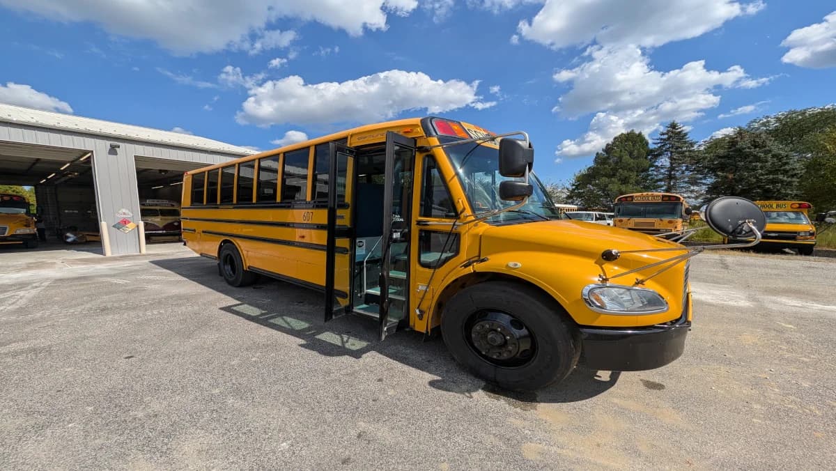 2018 Thomas C2 48 Passenger - Image 2