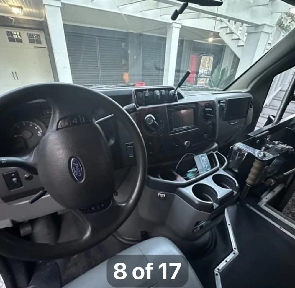 2013 Ford E450 - Image 8