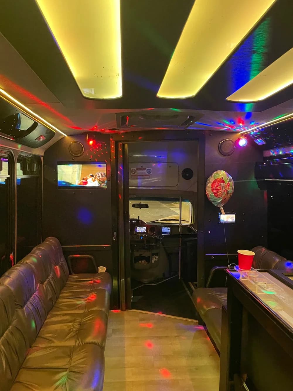 2013 Ford E450 - Image 13