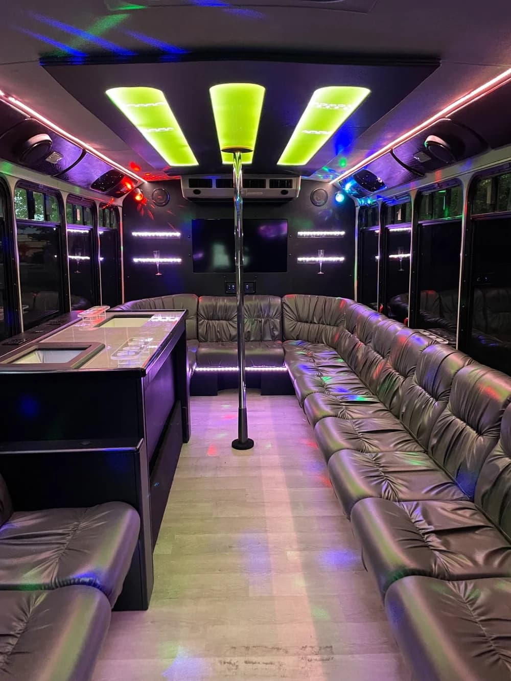 2013 Ford E450 - Image 5