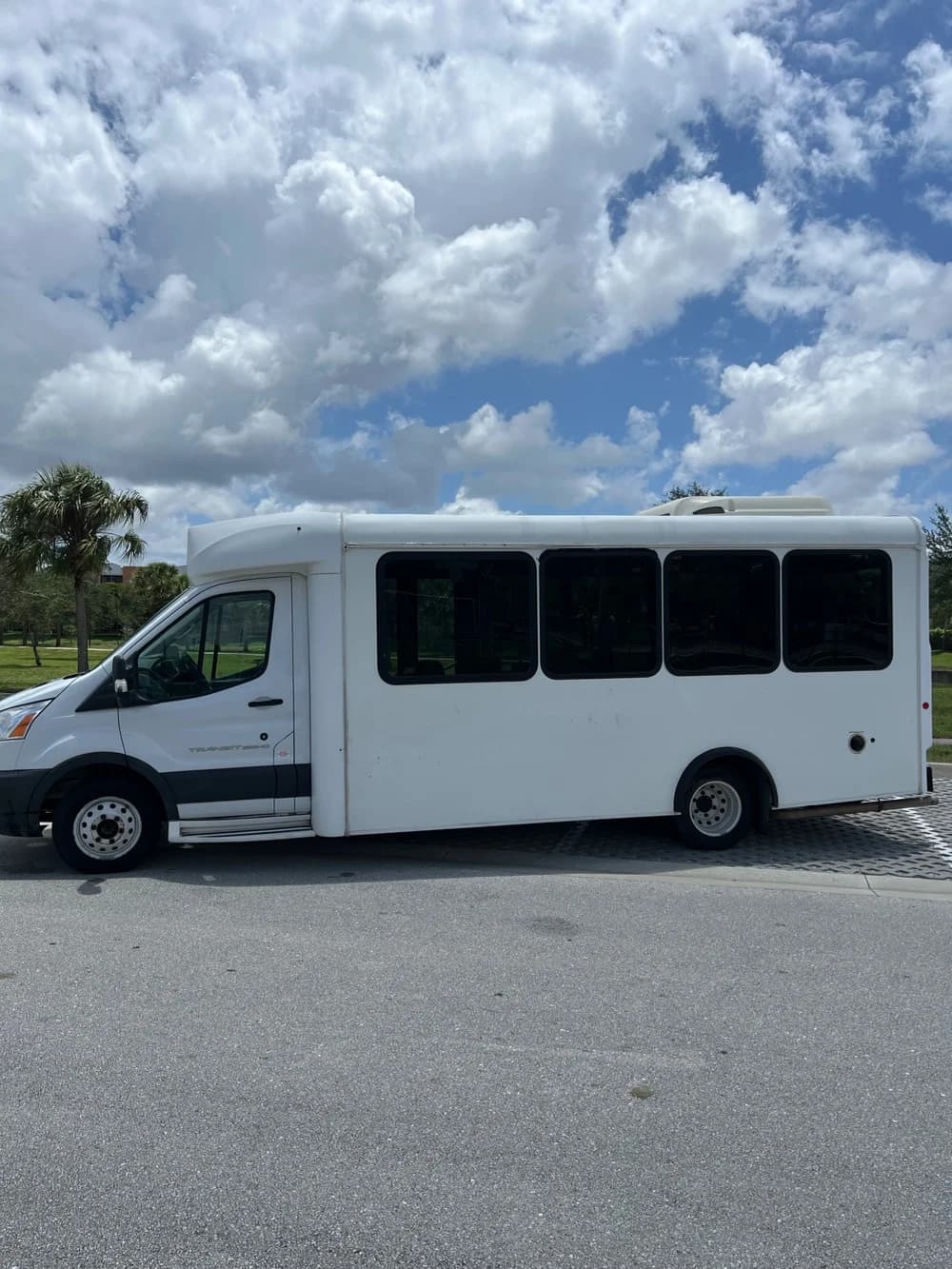 2018 Ford Transit 350HD - Image 15