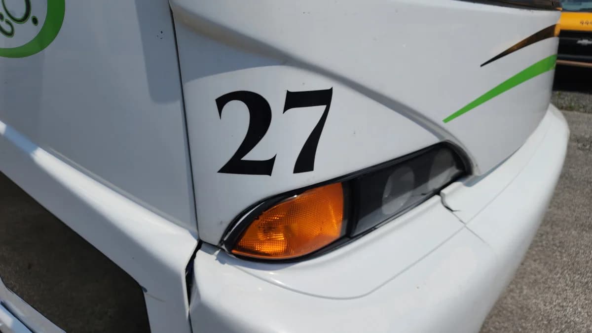 2007 MCI J4500 Coach Bus  - Image 35