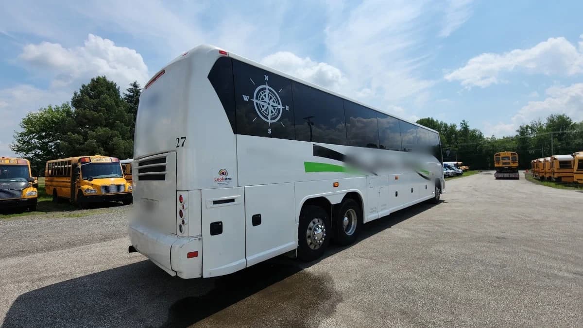 2007 MCI J4500 Coach Bus  - Image 3