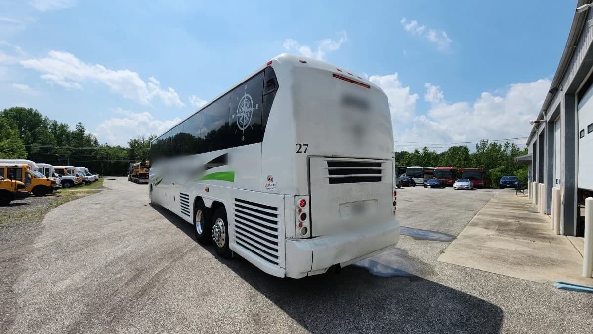 2007 MCI J4500 Coach Bus  - Image 30