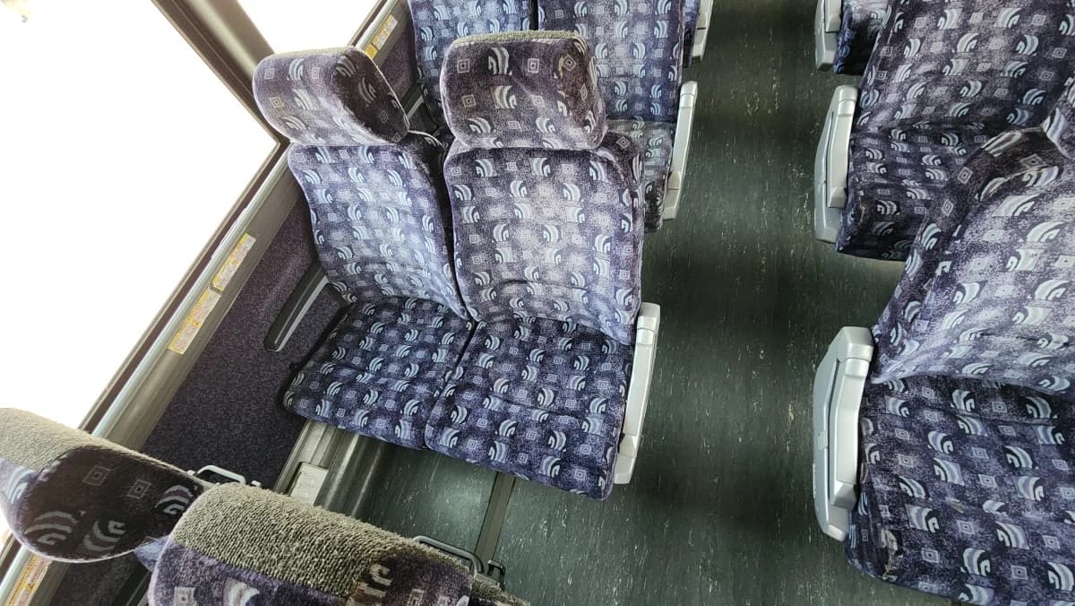 2007 MCI J4500 Coach Bus  - Image 11