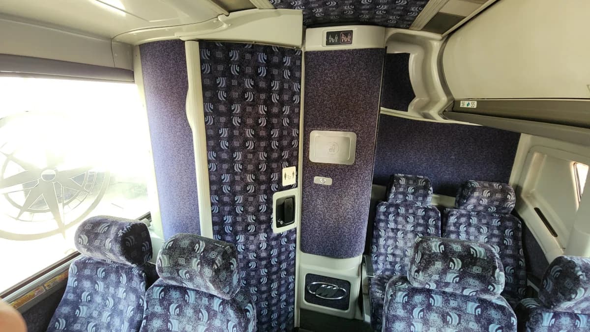 2007 MCI J4500 Coach Bus  - Image 14