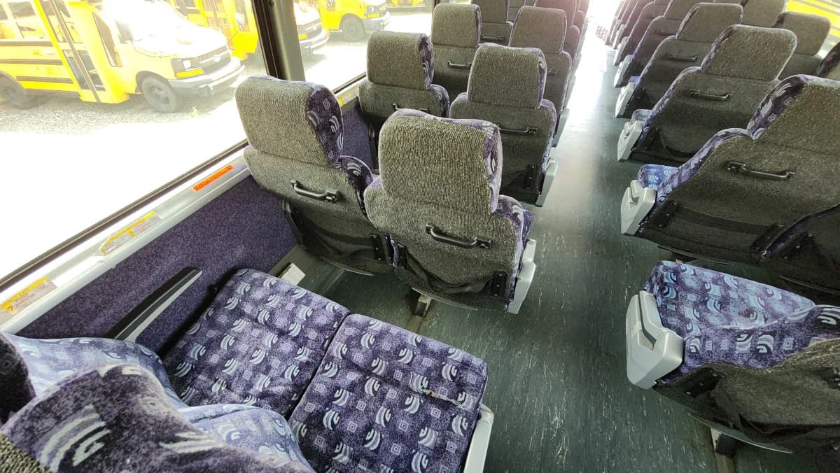 2007 MCI J4500 Coach Bus  - Image 17