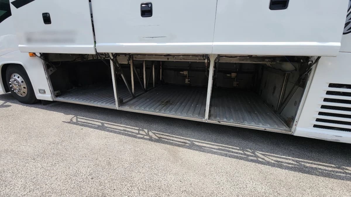 2007 MCI J4500 Coach Bus  - Image 20