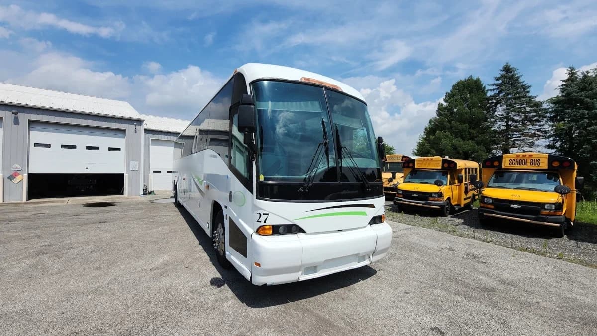 2007 MCI J4500 Coach Bus  - Image 25