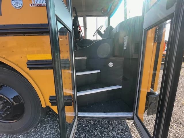 2017 THOMAS FE 84 Passenger - Image 7