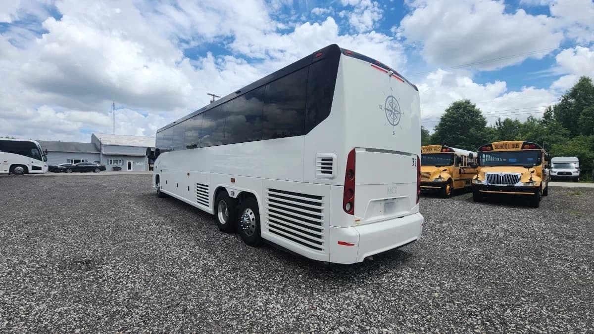 2018 MCI J4500 ADA Coach Bus - Image 4