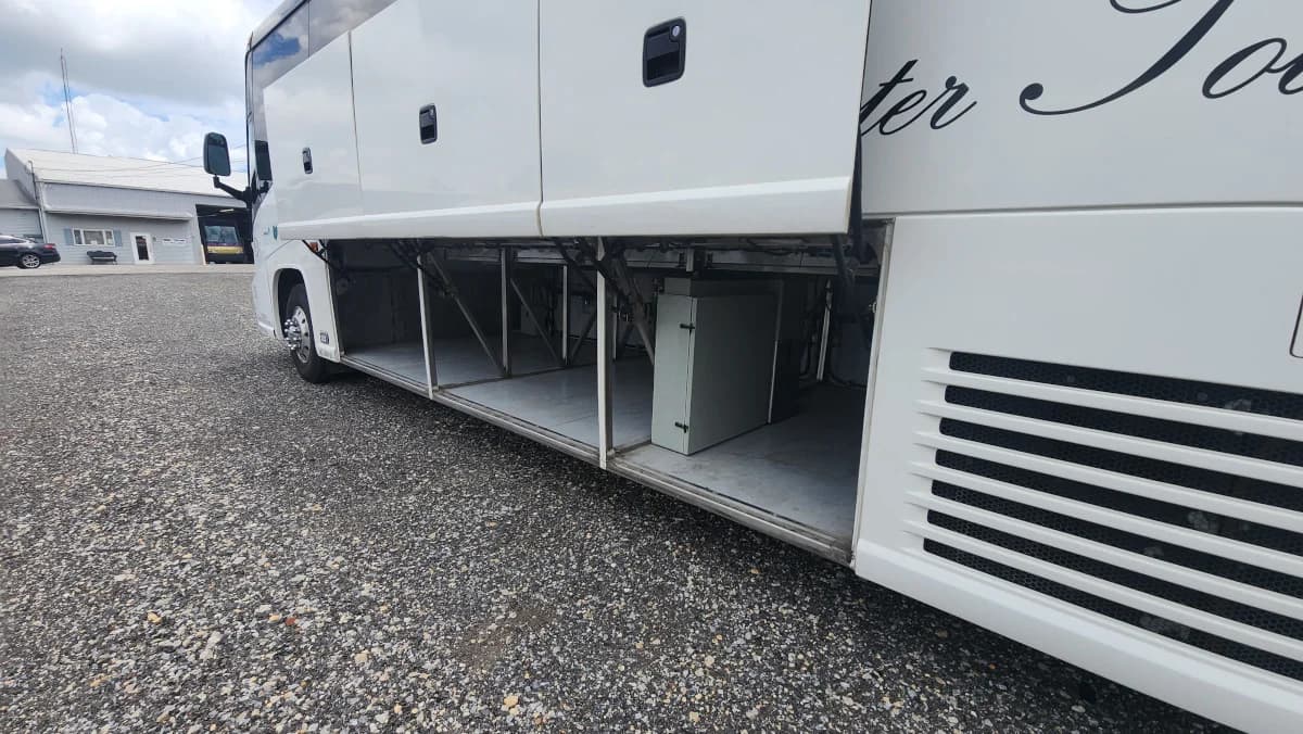 2018 MCI J4500 ADA Coach Bus - Image 18