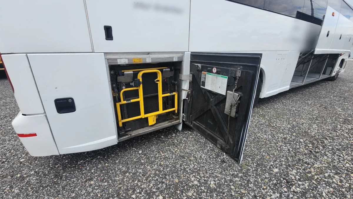 2018 MCI J4500 ADA Coach Bus - Image 17
