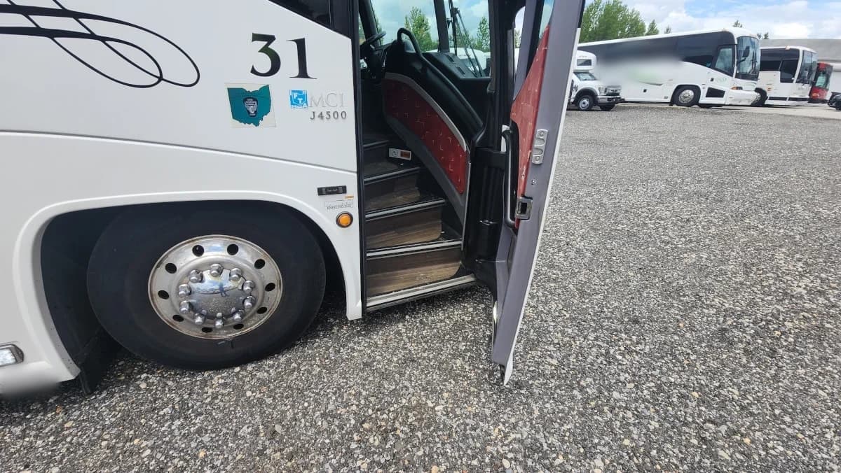 2018 MCI J4500 ADA Coach Bus - Image 5