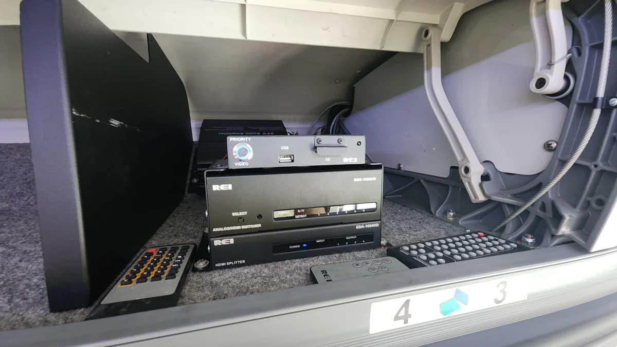 2018 MCI J4500 ADA Coach Bus - Image 15