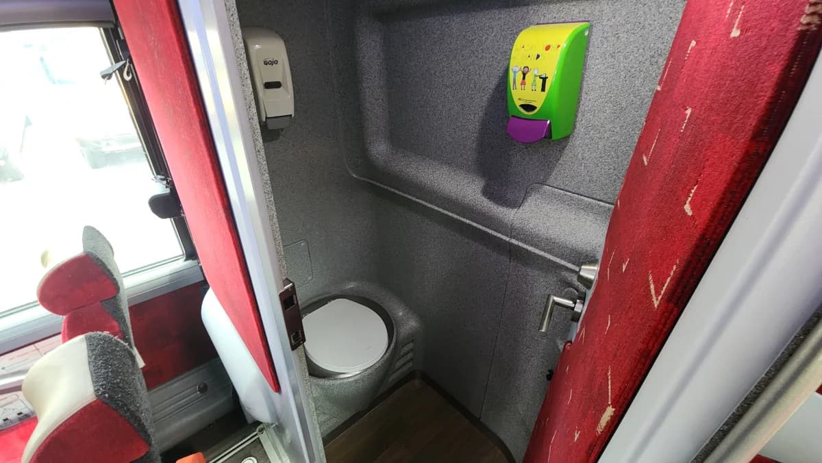2018 MCI J4500 ADA Coach Bus - Image 11