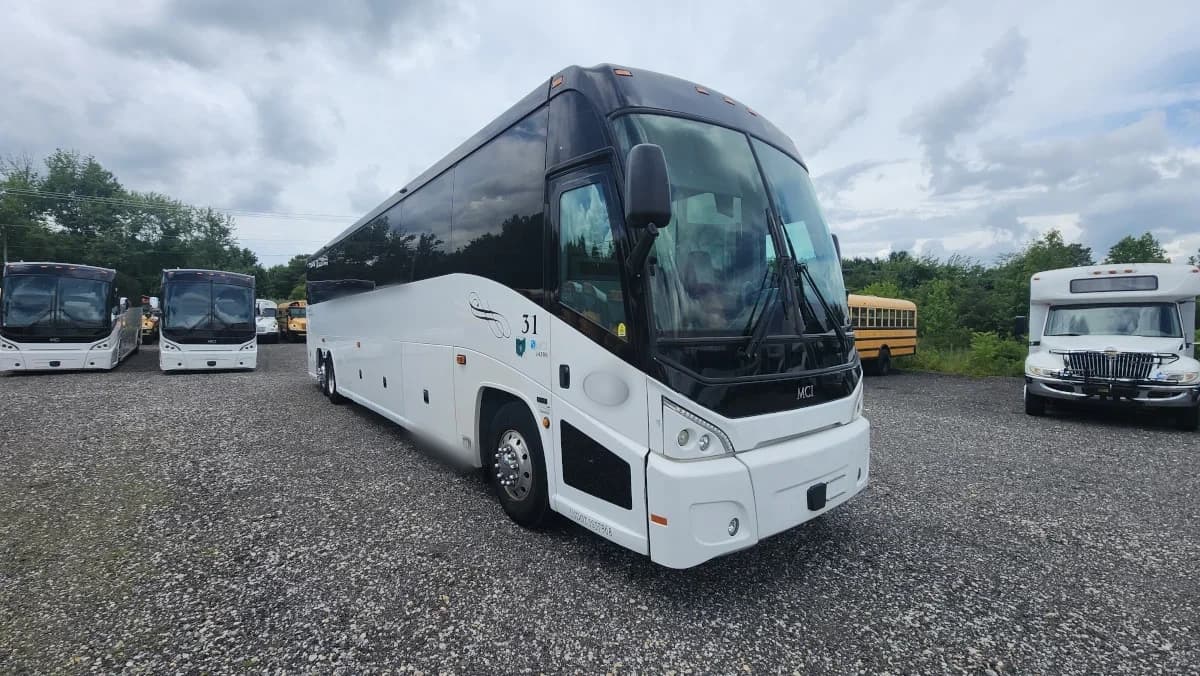 2018 MCI J4500 ADA Coach Bus - Image 2