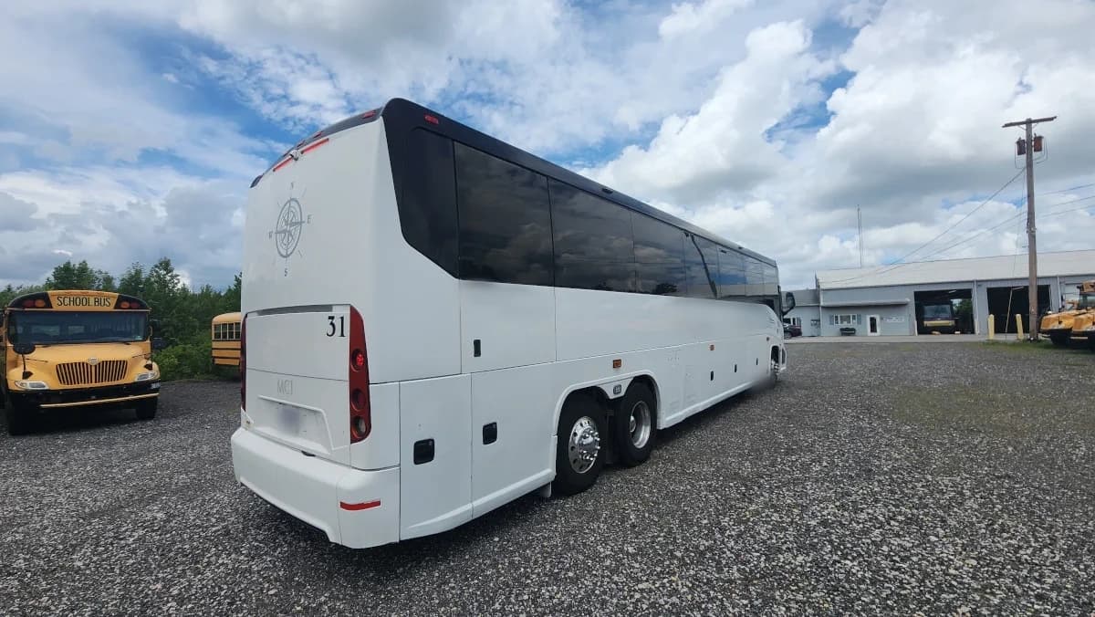 2018 MCI J4500 ADA Coach Bus - Image 3