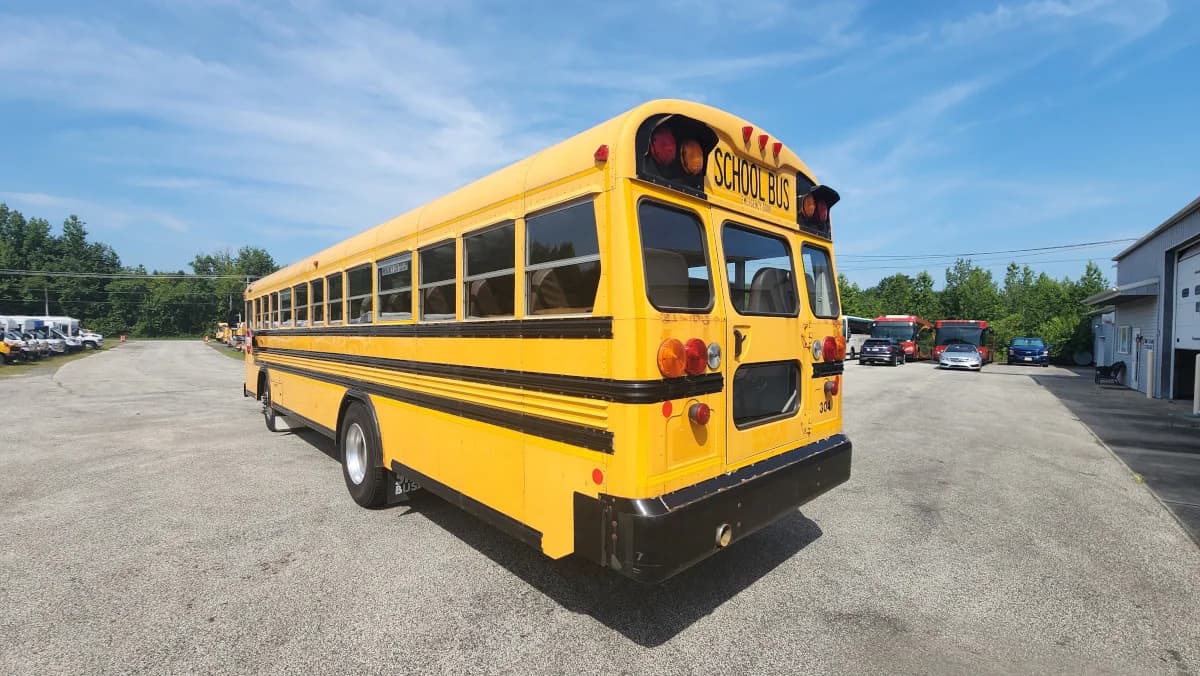 2013 Bluebird All American 71 Passenger Flat Nose - Image 4