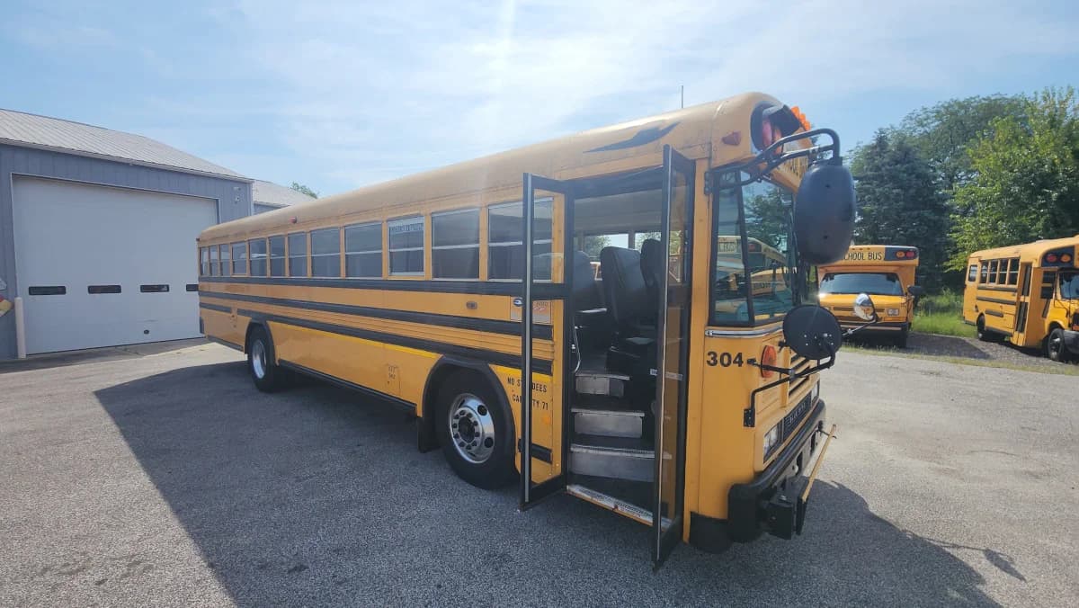 2013 Bluebird All American 71 Passenger Flat Nose - Image 2