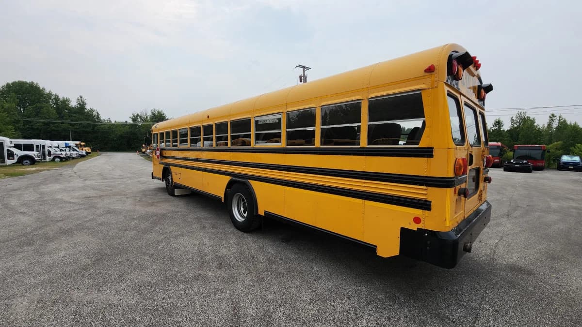 2013 Bluebird All American 71 Passenger Flat Nose - Image 4
