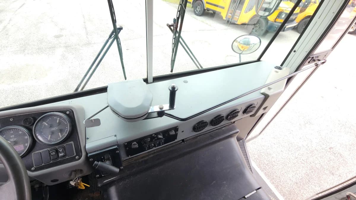 2013 Bluebird All American 71 Passenger Flat Nose - Image 14