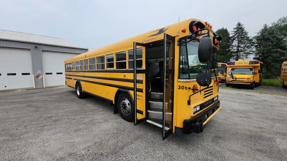2013 Bluebird All American 71 Passenger Flat Nose - Image 2