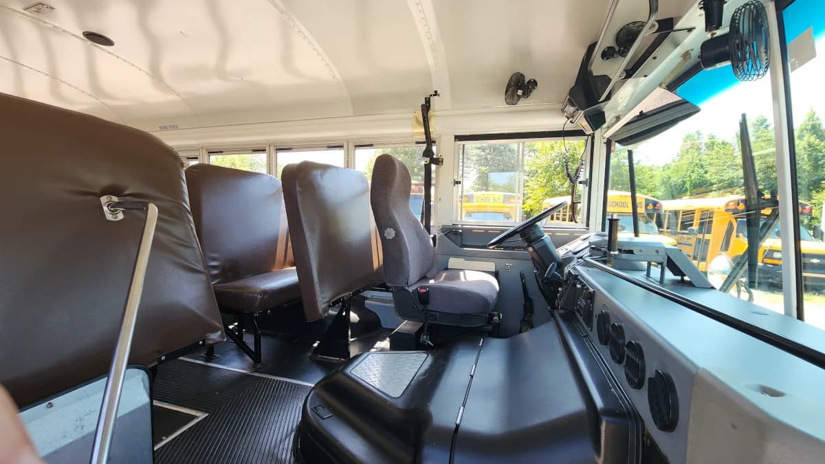 2013 Bluebird All American 71 Passenger Flat Nose - Image 6
