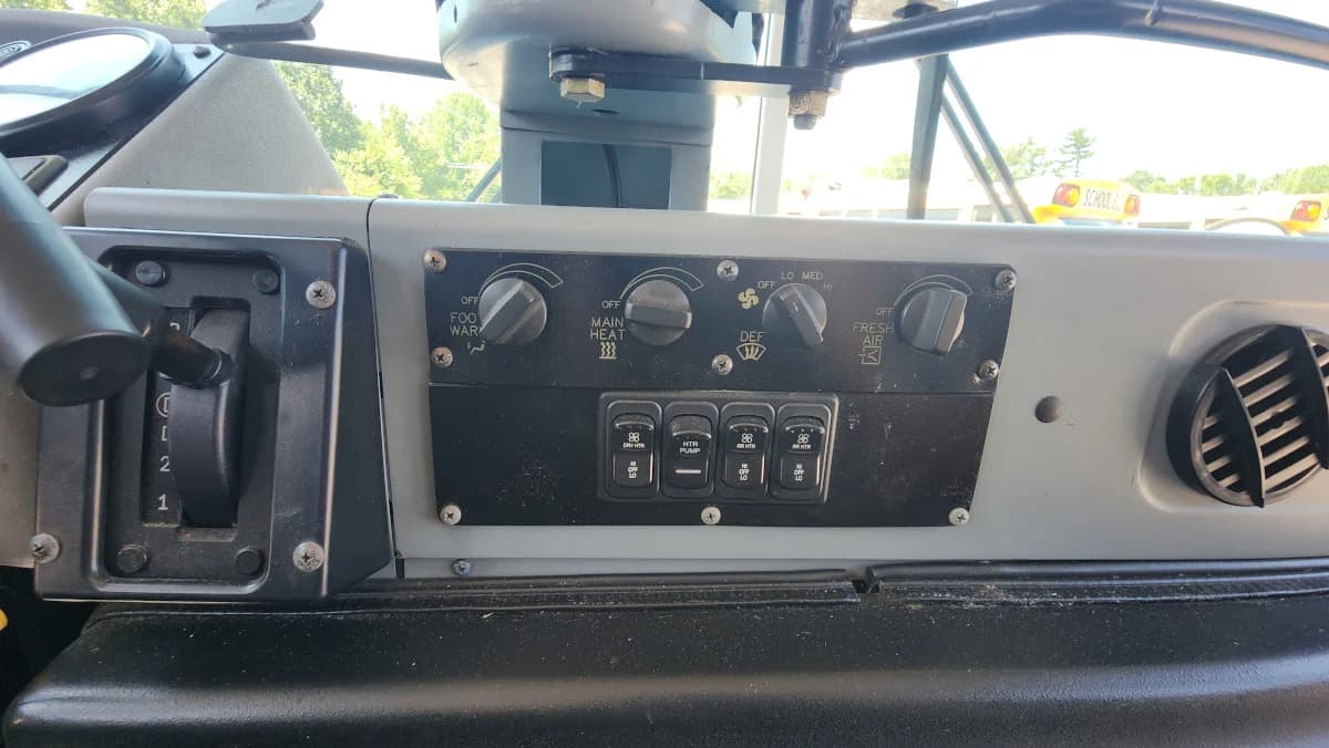 2013 Bluebird All American 71 Passenger Flat Nose - Image 14